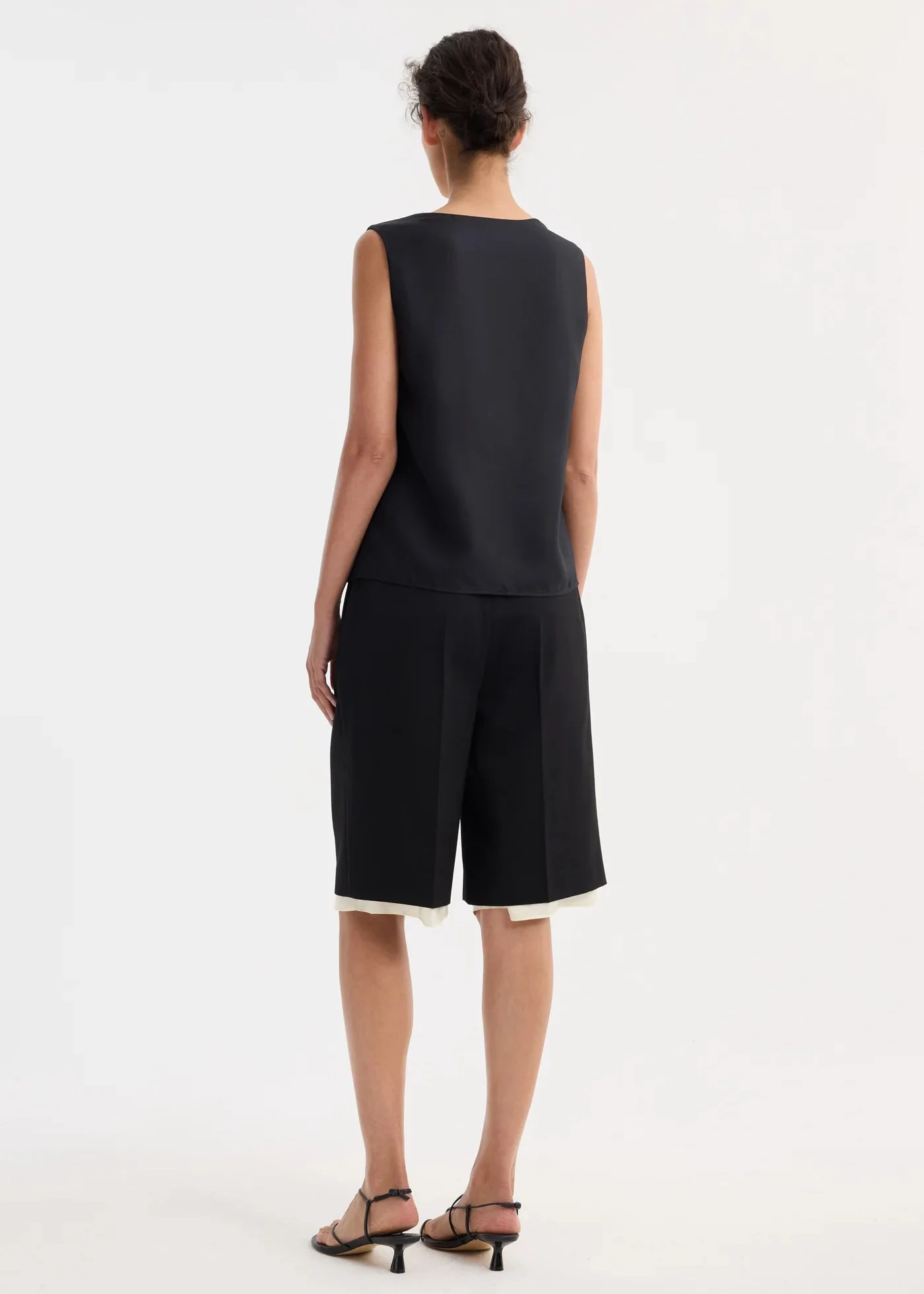 CONTRAST EXTENDED LINING SHORTS: BLACK - Image 4