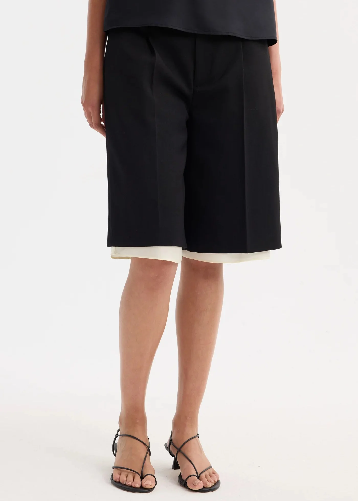 CONTRAST EXTENDED LINING SHORTS: BLACK - Image 5