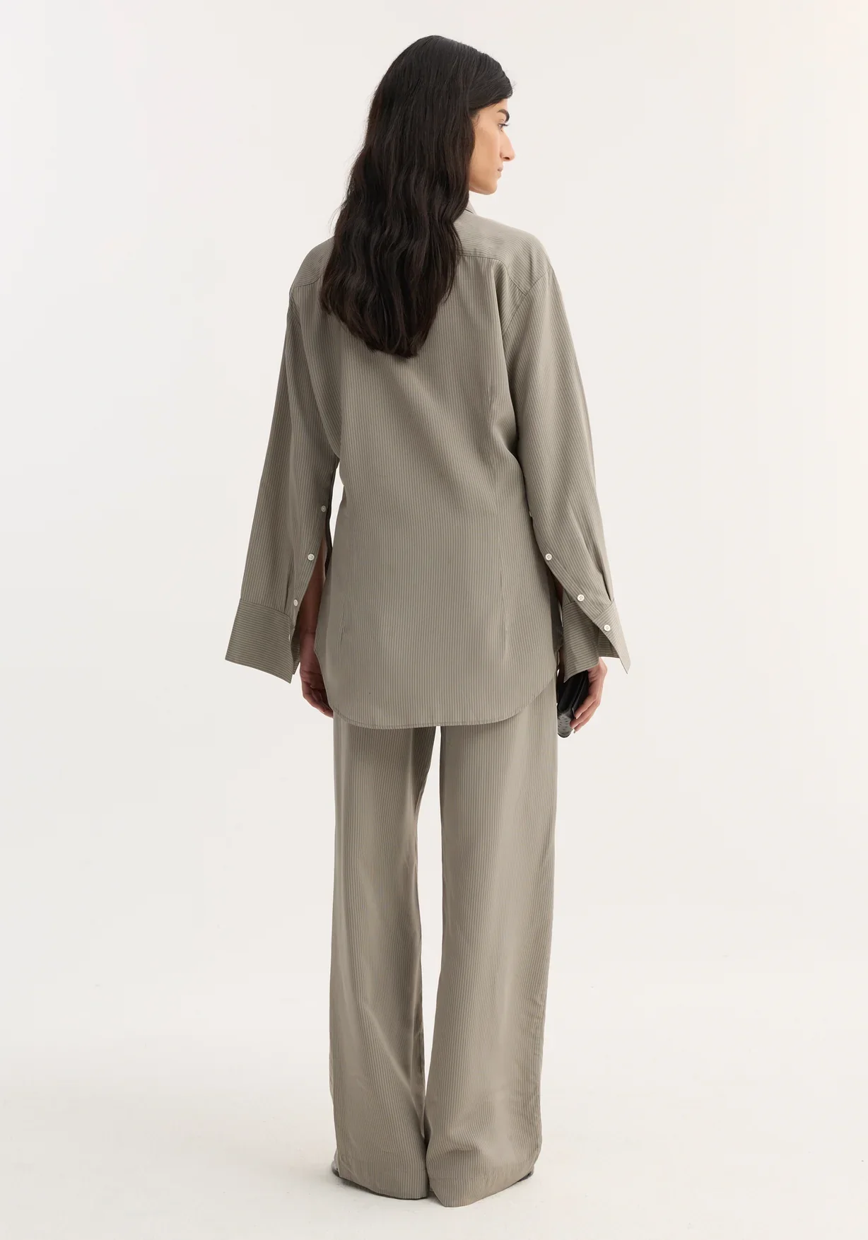 Relaxed Shaped Shirt: Light grey stripe - Image 4