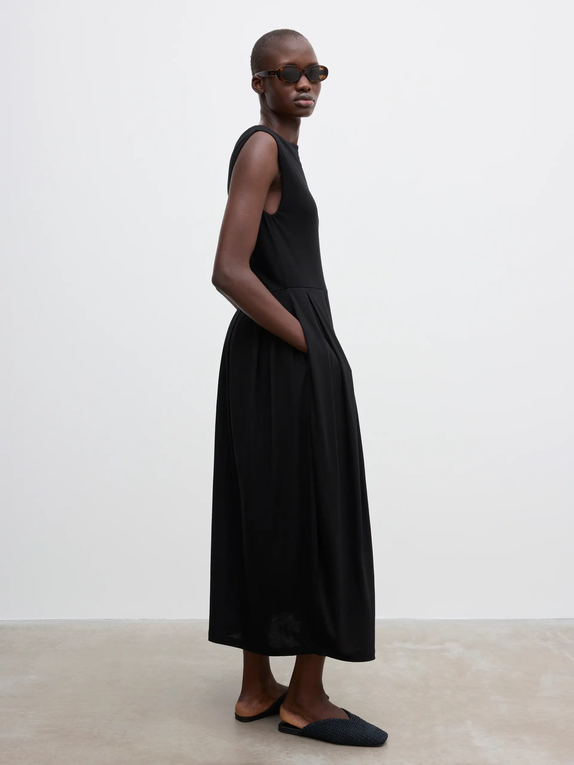 SQUARE NECK DRESS: BLACK - Image 3